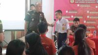 Kepala Seksi Intelijen Kejaksaan Negeri Manado Hijran Safar, SH, MH saat membawakan materi