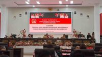 Ketua DPRD Minahasa, Franky Wolayan, SE, memimpin Rapat Paripurna didampingi Wakil ketua I Putri Marlin Pontororing dari Partai Gerindra sebagai serta Adrie Kamasi wakil ketua II dari Partai Golkar (steven/ciptanews.id