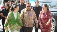 Bupati Minahasa Dr. Robby Dondokambey, S.Si., MAP bersama Ketua TP-PKK, Ny.Martina D. Lengkong serta Wakil Bupati Vanda Sarundajang menghadiri Tomohon International Flower Festival (TIFF) 2026